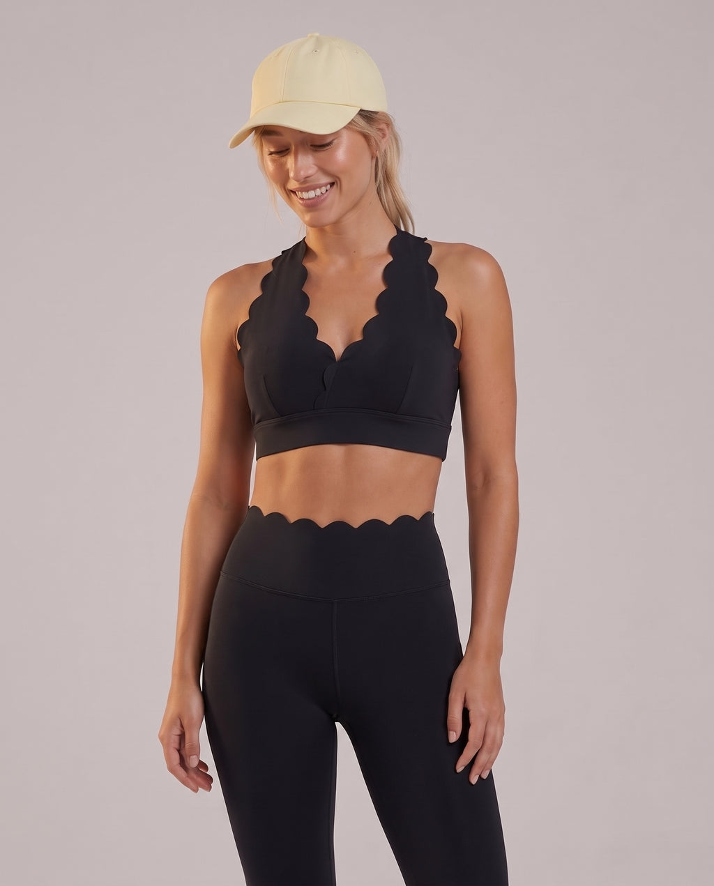 "Wavy" open-back sports bra
