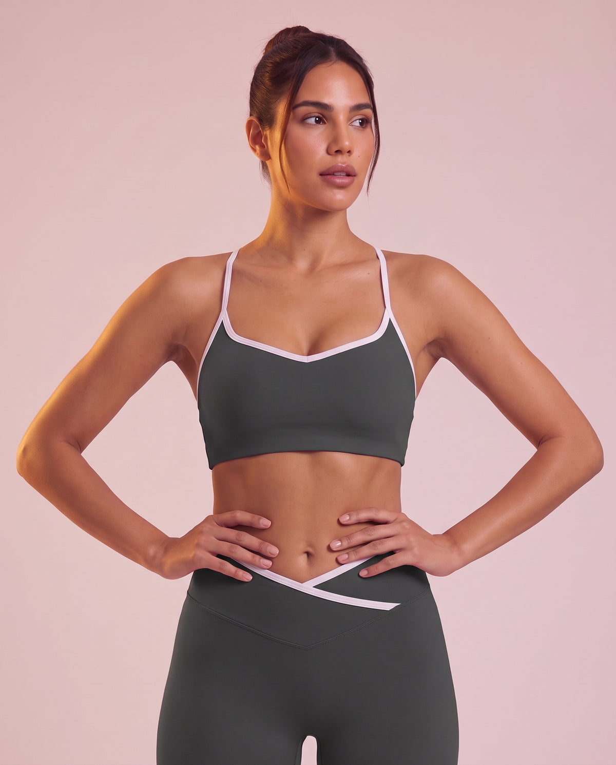 "Line" contrast-trim sports bra