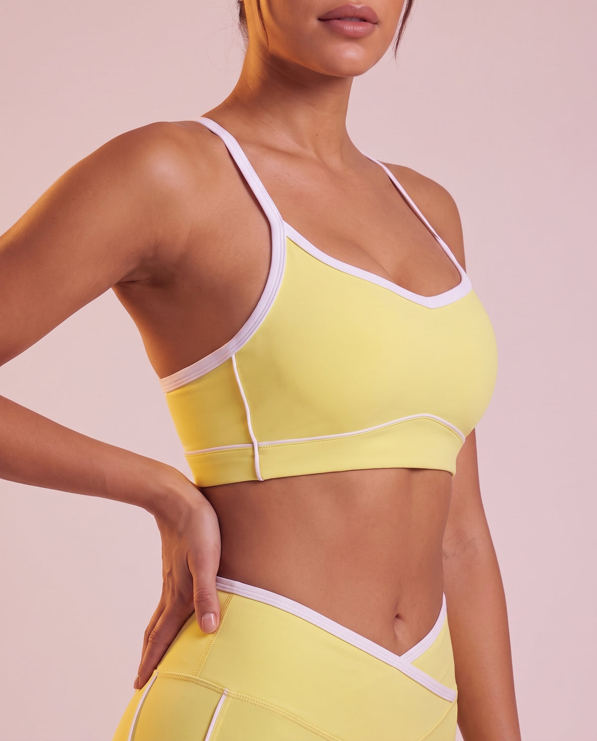 "Line" contrast-trim sports bra